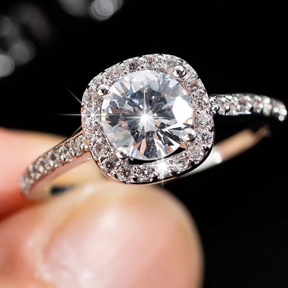 STERLING SILVER ENGAGEMENT RING - Picture 4 of 4